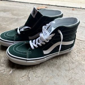 Womens size 8.5 or Mens size 7 SK8-HI top green vans